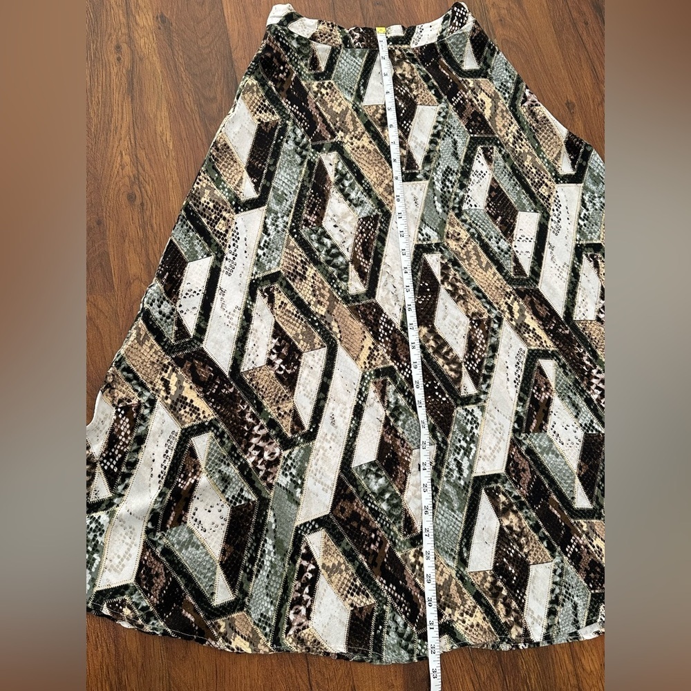 H&M A-Line Skirt with Geometric Design - Picture 10 of 13